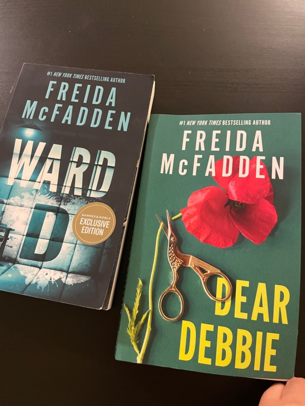 Frieda McFadden - Ward D & Dear Debbie Books Set (2)